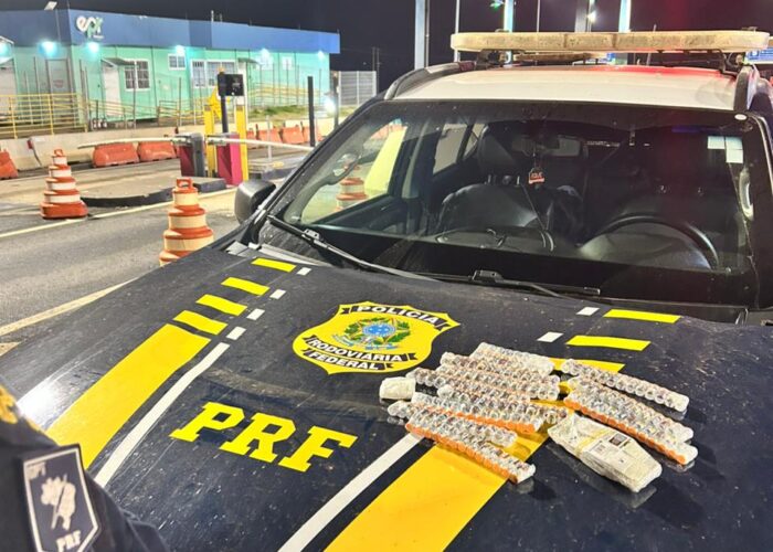 Caminhão carregado com cenouras tomba na BR-354, em Rio Paranaíba